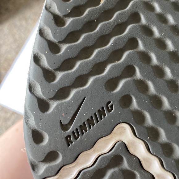 Nike Women Size 8 Gray Revolution Running Shoes - Picture 9 of 9